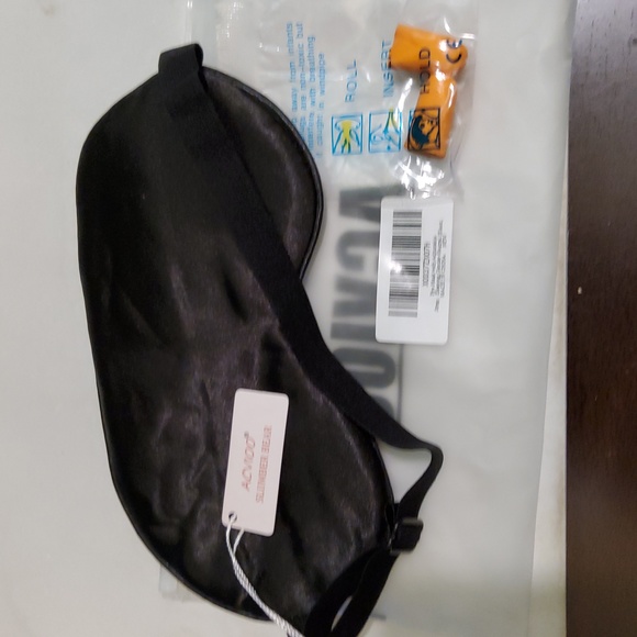 Slumber Bear Eye Mask With Ear Plugs - Picture 4 of 4